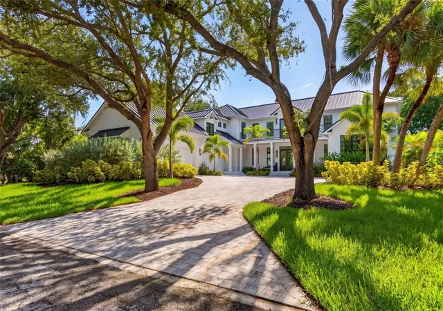 Photo 2 of Single family home for sale at 656 Tropical Cir, Sarasota, FL 34242 | MLS# A4701595 | Listing updated on 2026-08-16