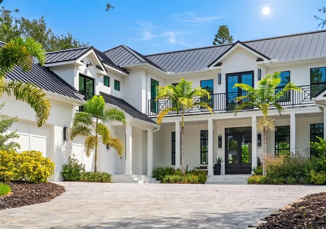 Photo 4 of Single family home for sale at 656 Tropical Cir, Sarasota, FL 34242 | MLS# A4701595 | Listing updated on 2026-08-16