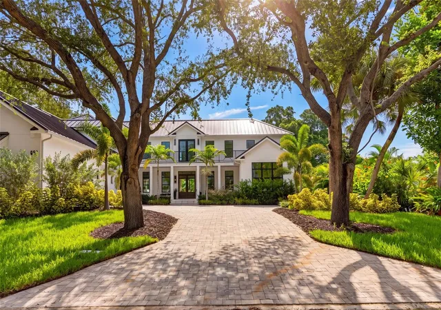 Photo 5 of Single family home for sale at 656 Tropical Cir, Sarasota, FL 34242 | MLS# A4701595 | Listing updated on 2026-08-16