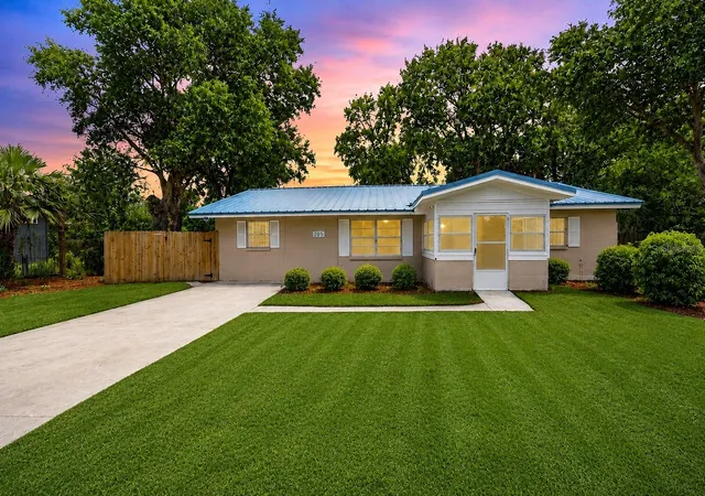 2nd image of 205 2nd Ave Se, Ruskin, FL 33570 | MLS# TB8534382