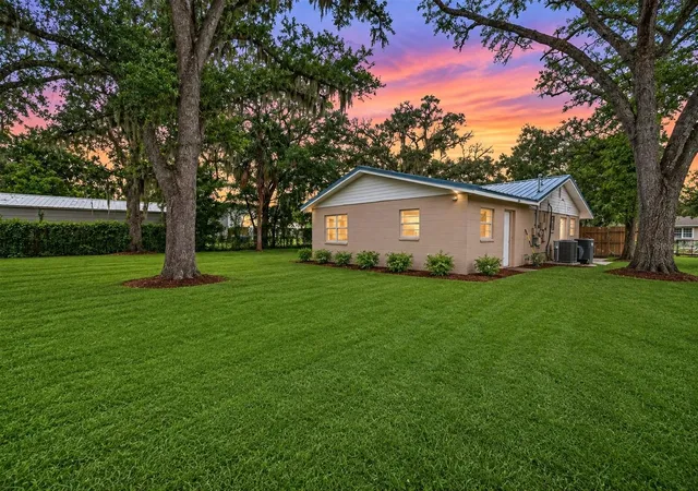 3rd image of 205 2Nd Ave Se, Ruskin, FL 33570 | MLS# TB8534382