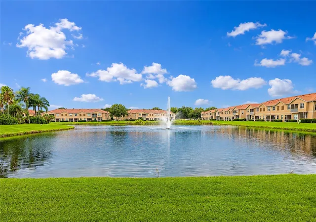 4th image of 3426 Parkridge Cir #34-105, Sarasota, FL 34243 | MLS# A4701623