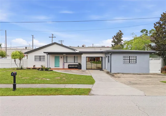 Single family home for sale at 2607 W Crest Ave, TAMPA, FL 33614 | MLS# TB8534433