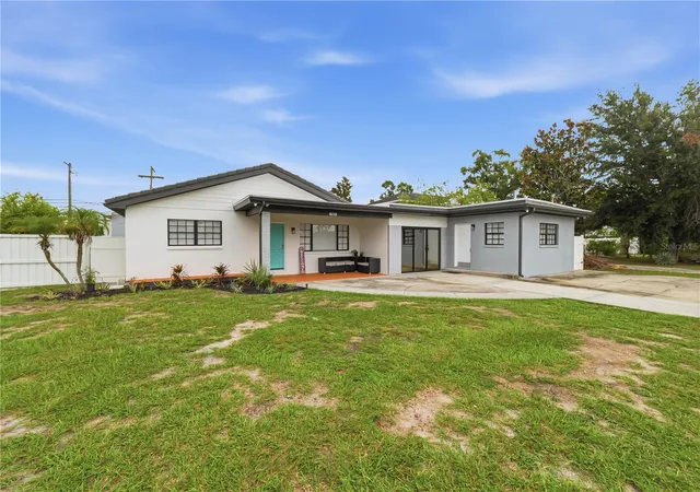 Photo 4 of Single family home for sale at 2607 W Crest Ave, Tampa, FL 33614 | MLS# TB8534433 | Listing updated on 2026-10-05
