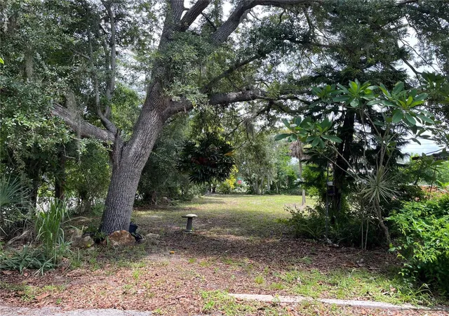 Photo 3 of Sale Pending at 903 Anderson Rd, Nokomis, FL 34275 | MLS# N6145218 | Listing updated on 2026-10-06