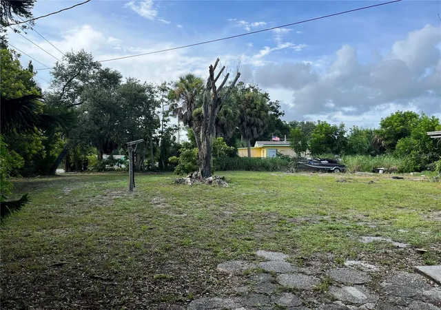 Photo 4 of Sale Pending at 903 Anderson Rd, Nokomis, FL 34275 | MLS# N6145218 | Listing updated on 2026-10-06