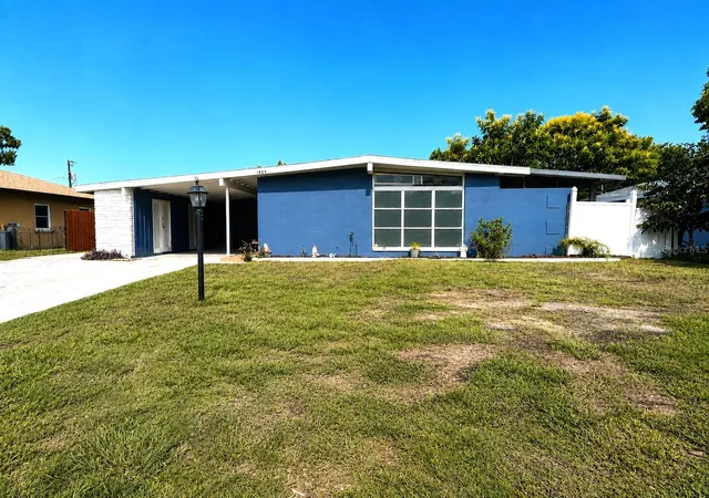 1st image of 1004 Dartmouth Dr, Bradenton, FL 34207 | MLS# A4701655