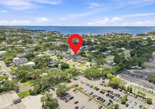 Photo 3 of Mansion for sale at 207 S Gardenia Ave, Tampa, FL 33609 | MLS# TB8534573 | Listing updated on 2026-10-04
