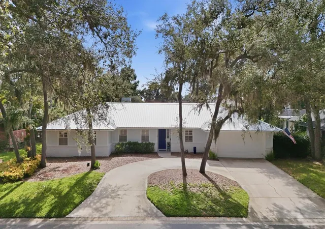 2nd image of 5505 Beneva Woods Cir, Sarasota, FL 34233 | MLS# A4701674