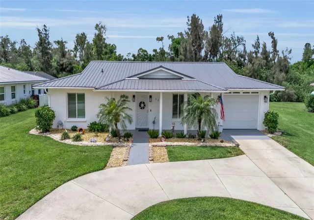 Photo 1 of Single family home for sale at 720 S Gondola Dr, Venice, FL 34293 | MLS# A4701678 | Listing updated on 2026-10-21