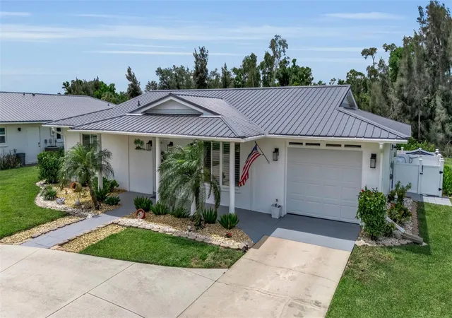 Photo 2 of Single family home for sale at 720 S Gondola Dr, Venice, FL 34293 | MLS# A4701678 | Listing updated on 2026-10-21