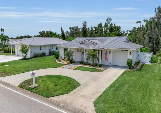 Photo 3 of Single family home for sale at 720 S Gondola Dr, Venice, FL 34293 | MLS# A4701678 | Listing updated on 2026-10-21