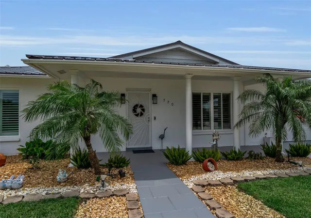 Photo 3 of Single family home for sale at 720 S Gondola Dr, Venice, FL 34293 | MLS# A4701678 | Listing updated on 2026-10-21