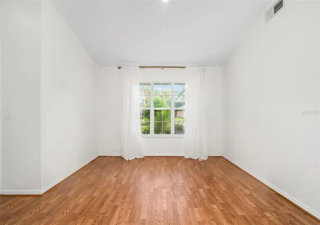 5th image of 10001 Nw 12Th Ln, Gainesville, FL 32606 | MLS# GC542378