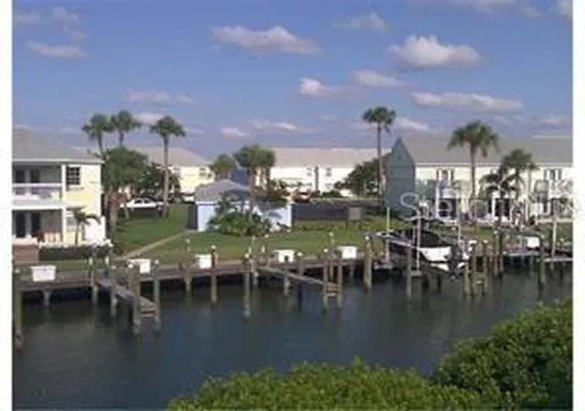 Photo 2 of Condo for sale at 4728 Beach Dr Se #B, Saint Petersburg, FL 33705 | MLS# TB8534612 | Listing updated on 2026-10-10