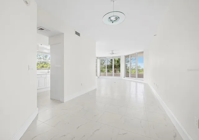 5th image of 3080 Grand Bay Blvd #512, Longboat Key, FL 34228 | MLS# A4701697