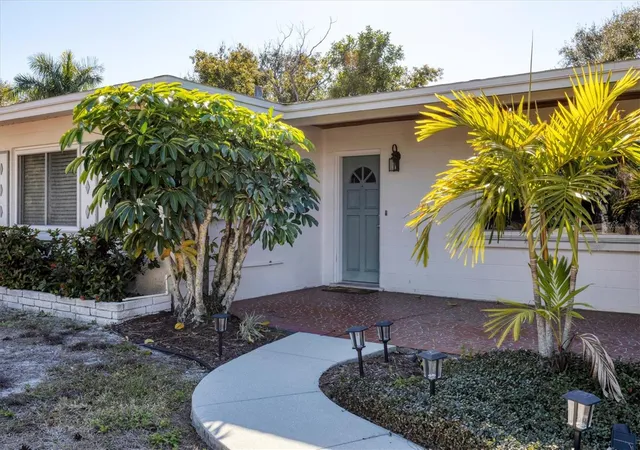 1st image of 5201 Stevens Dr, Sarasota, FL 34234 | MLS# A4701706