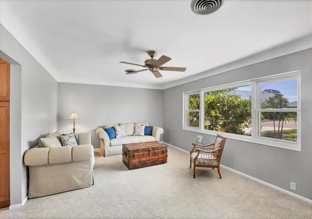 4th image of 5201 Stevens Dr, Sarasota, FL 34234 | MLS# A4701706