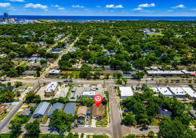 Listing Photo 2 - Condo for sale in building located at 1440 Prescott St S, Saint Petersburg, FL 33712 - Unit #
