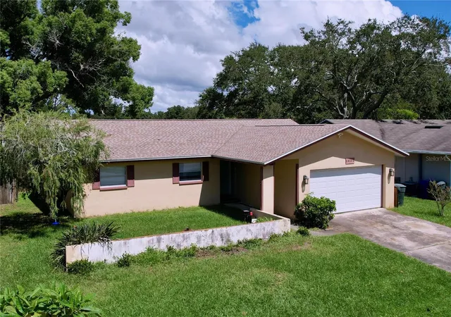 2nd image of 1622 Dale Cir S, Dunedin, FL 34698 | MLS# TB8534732