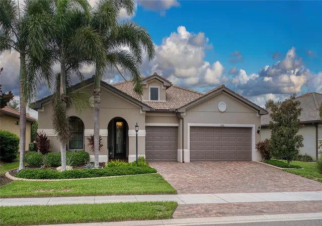 Photo 1 of Single family home for sale at 16918 Loudon Pl, Bradenton, FL 34202 | MLS# A4701737 | Listing updated on 2026-10-23