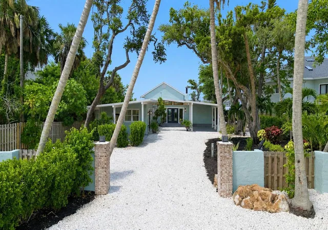 Photo 1 of Single family home for sale at 1275 Port Ln, Sarasota, FL 34242 | MLS# A4701740 | Listing updated on 2026-09-08
