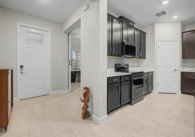 4th image of 10460 Gable Dig Loop, San Antonio, FL 33576 | MLS# TB8534783