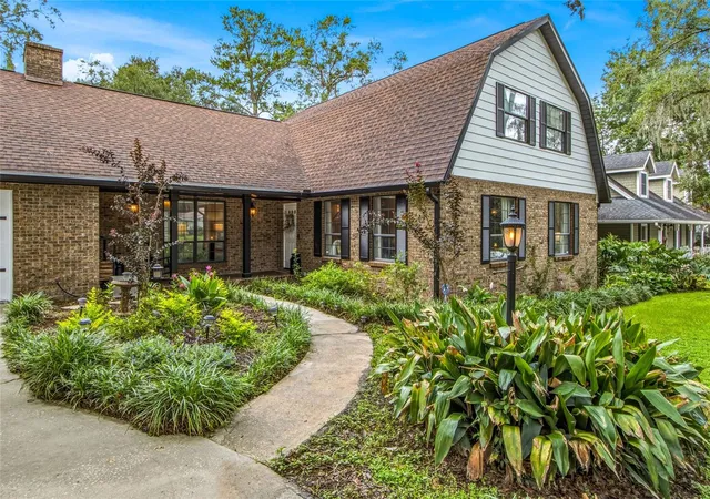 2nd image of 527 Colonial Dr, Brooksville, FL 34601 | MLS# W7888164