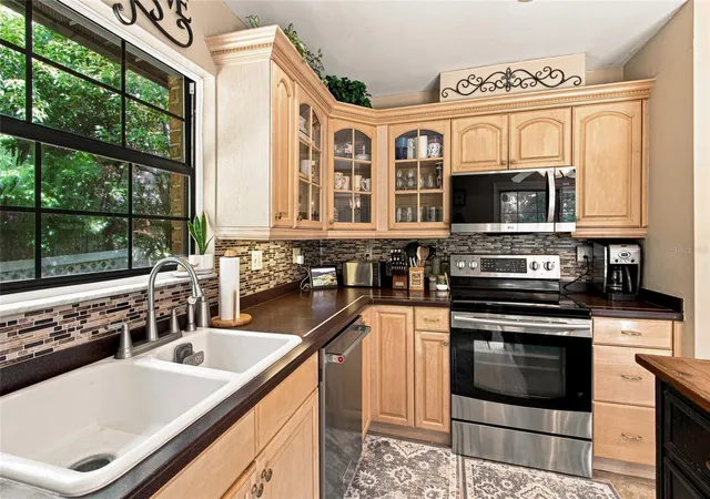 4th image of 527 Colonial Dr, Brooksville, FL 34601 | MLS# W7888164