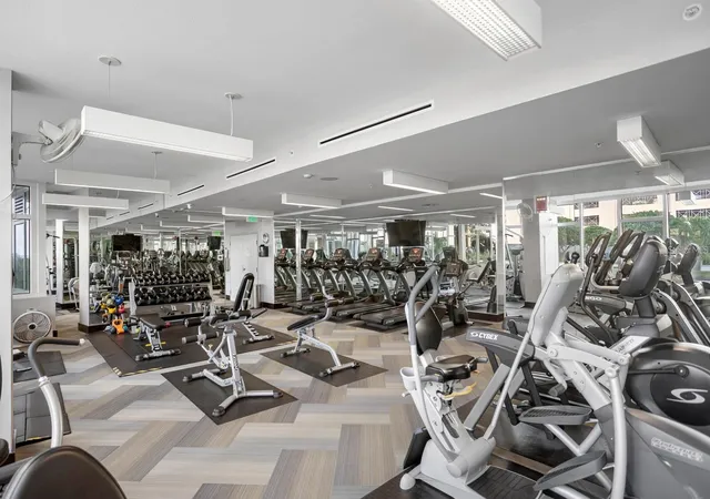 2nd image of 175 1St St S, Saint Petersburg, FL 33701