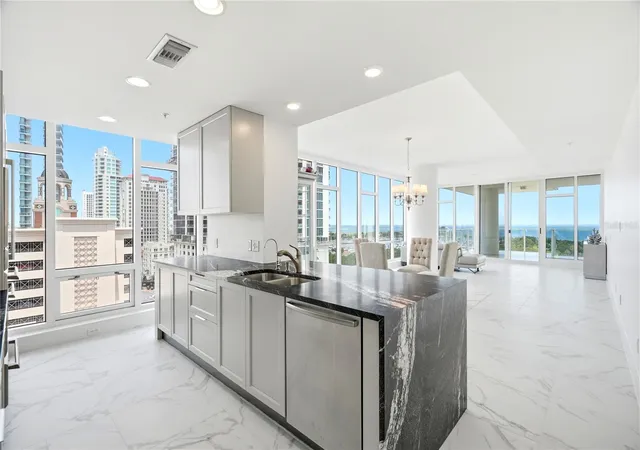 Photo 4 of Condo for sale at 175 1st Street S #1008, Saint Petersburg, FL 33701 | MLS# TB8534789 | Listing updated on 2026-09-01