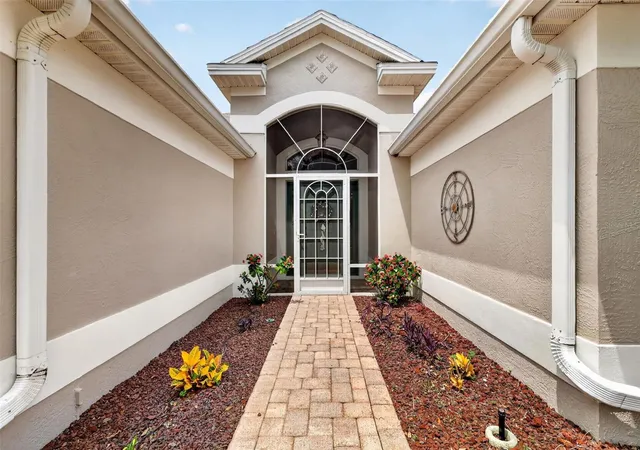 image of 1218 Camero Dr, Lady Lake, FL 32159 | MLS# G5115856