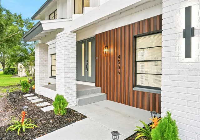 3rd image of 4505 Whitworth Ln, Tampa, FL 33624 | MLS# TB8534842