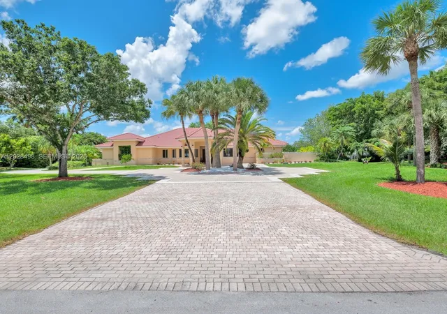 Photo 1 of Single family home for sale at 2710 Walkers Way, Weston, FL 33331 | MLS# O6429913 | Listing updated on 2026-08-18