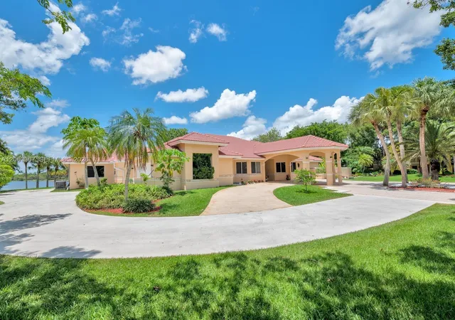 Photo 3 of Single family home for sale at 2710 Walkers Way, Weston, FL 33331 | MLS# O6429913 | Listing updated on 2026-08-18