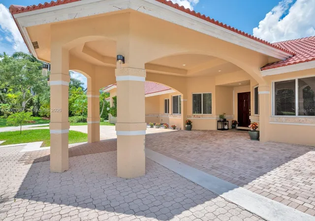 Photo 4 of Single family home for sale at 2710 Walkers Way, Weston, FL 33331 | MLS# O6429913 | Listing updated on 2026-08-18