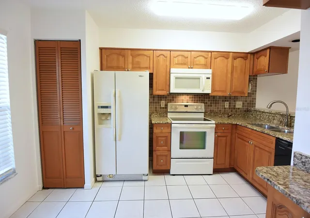 Listing Photo 5 - Condo for sale in building located at 4908 Myrtle Oak Dr, New Port Richey, FL 34653 - Unit #12
