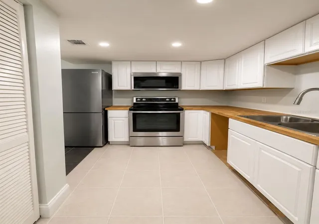 Photo 4 of Condo for sale at 5032 Downing St #10, Orlando, FL 32839 | MLS# O6429932 | Listing updated on 2026-08-29