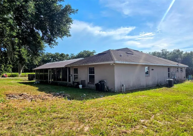 Photo 4 of Single family home for sale at 310 Tomato Hl Rd, Leesburg, FL 34748 | MLS# OM729601 | Listing updated on 2026-08-18