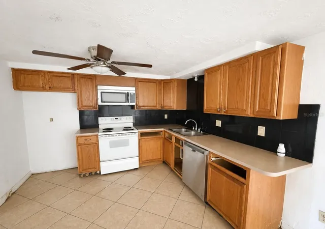 2nd image of 3303 Eisenhower Dr, Holiday, FL 34691 | MLS# S5154821
