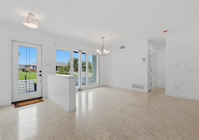 Photo 3 of Single family home for sale at 412 W Shade Dr, Venice, FL 34293 | MLS# O6429981 | Listing updated on 2026-08-19