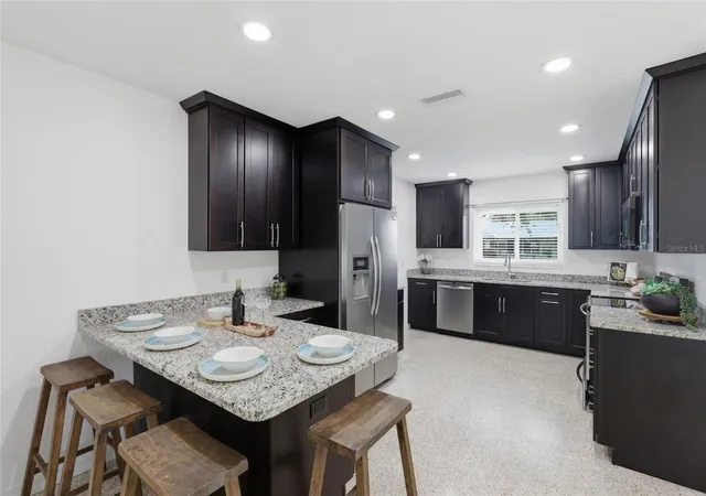 Photo 4 of Single family home for sale at 412 W Shade Dr, Venice, FL 34293 | MLS# O6429981 | Listing updated on 2026-08-19