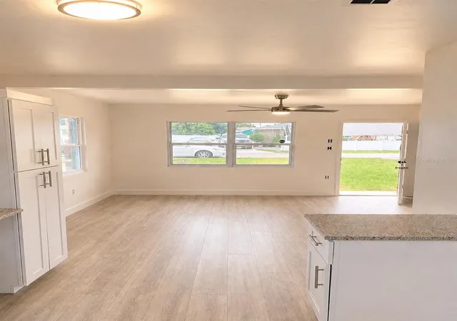 Photo 2 of Single family home for sale at 736 Hull St, Lakeland, FL 33805 | MLS# W7888187 | Listing updated on 2026-09-03