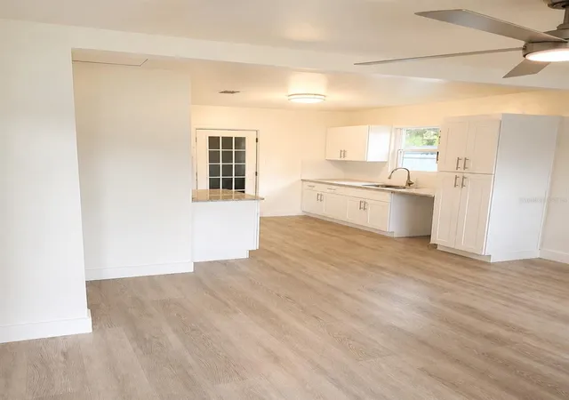 Photo 3 of Single family home for sale at 736 Hull St, Lakeland, FL 33805 | MLS# W7888187 | Listing updated on 2026-09-03