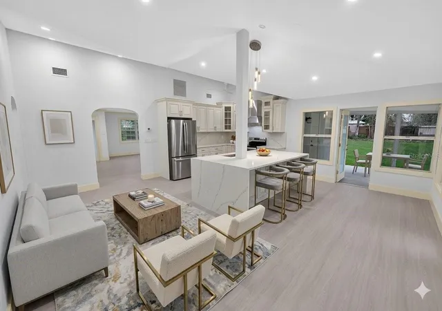 2nd image of 870 Narcissus Ave, Clearwater Beach, FL 33767 | MLS# TB8534961