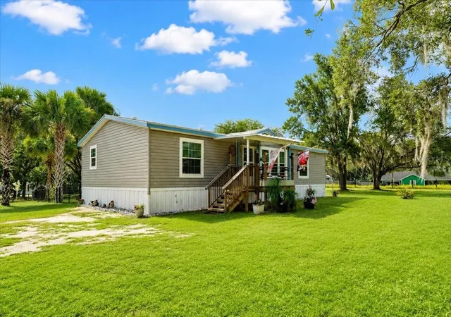 3rd image of 152 Kelly Ln, Hawthorne, FL 32640 | MLS# GC542414