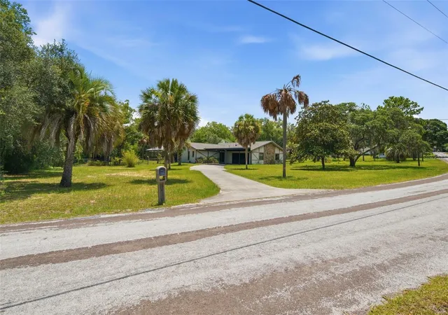 3rd image of 385 N Cornish Pt, Lecanto, FL 34461 | MLS# OM729625