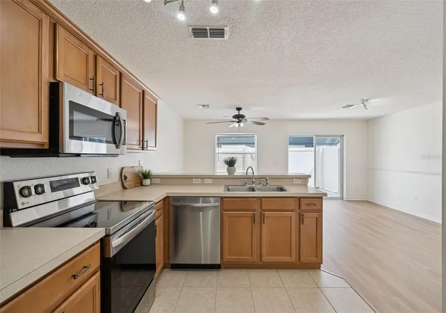 Photo 3 of Townhouse for sale at 12621 Somerset Oaks St, Orlando, FL 32828 | MLS# O6430066 | Listing updated on 2026-10-10