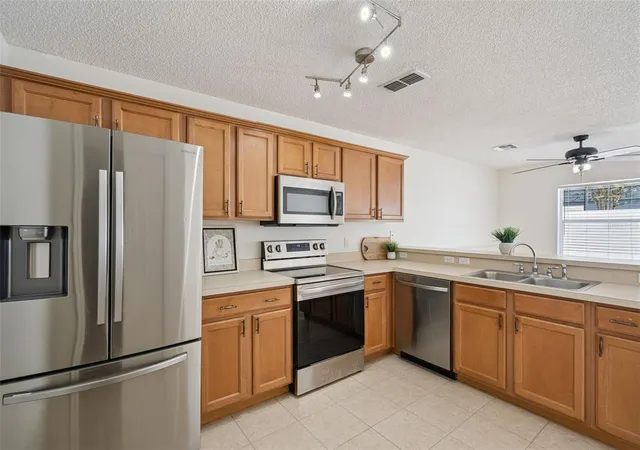 Photo 4 of Townhouse for sale at 12621 Somerset Oaks St, Orlando, FL 32828 | MLS# O6430066 | Listing updated on 2026-10-10