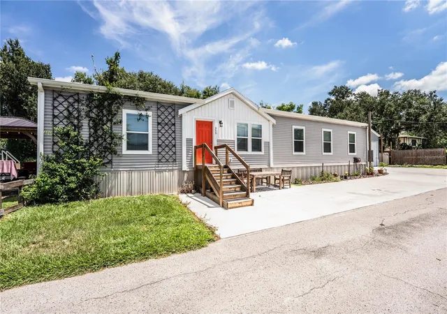 41st image of 950 Lake Cove Trl, Lakeland, FL 33813 | MLS# L4963975
